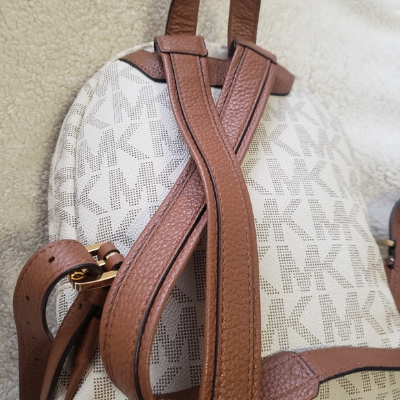 ❣SOLD Michael Kors Backpack❣ - Picture 5 of 14